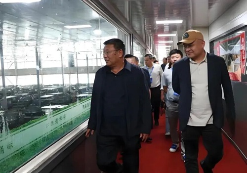 山西省青年企業(yè)家代表團(tuán)赴平遙牛肉集團(tuán)觀摩學(xué)習(xí) 董事長親切接待